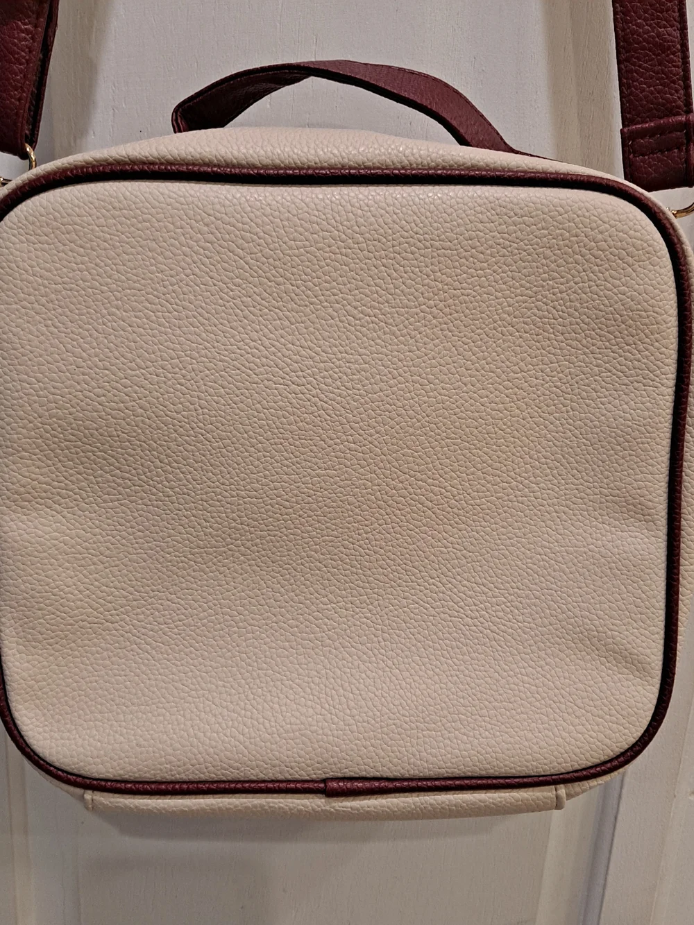 Lacattura Cream & Burgundy Bee-Embellished Crossbody Cosmetic Case Vegan